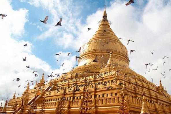 Shwezigon Paya in Bagan