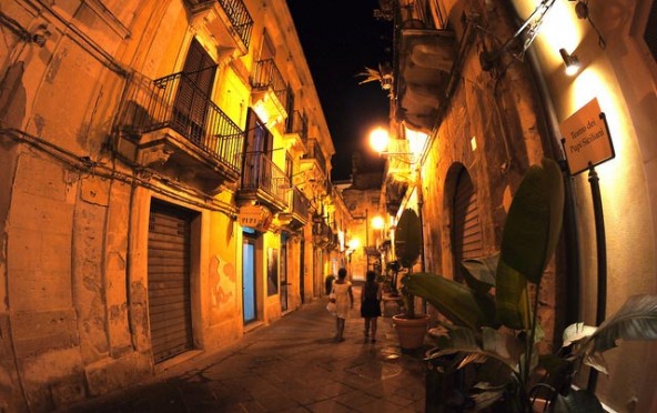 Ortigia-street-by-night